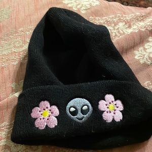 Custom emoji black beanie like new alien/flower
